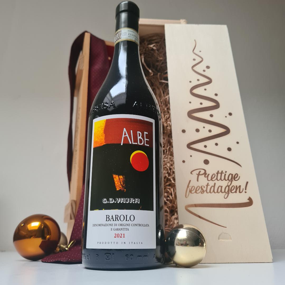 Wijnkist Feestdagen : Barolo Albe G.D. Varja 2021 in houten kist
