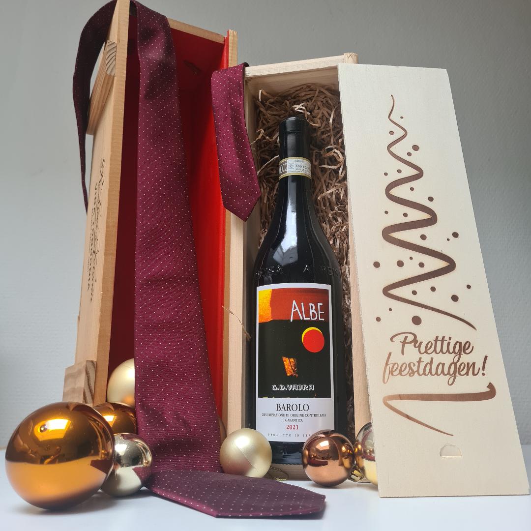 Wijnkist Feestdagen : Barolo Albe G.D. Varja 2021 in houten kist